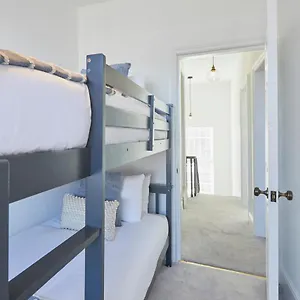 https://host-stay-castle-view.yorkshirehotels.net
